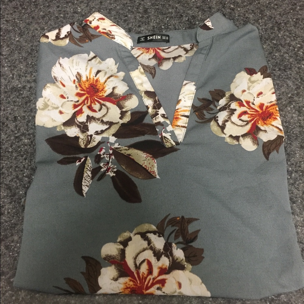 New Floral Print V-Cut Top
